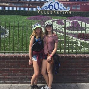 Meet your Posher, Courtney